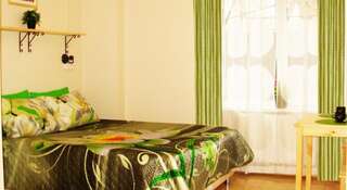 Гостевой дом Mini-Hotel Novoe Gnezdo Краснодар Большой двухместный номер c 1 кроватью или 2 отдельными кроватями-10